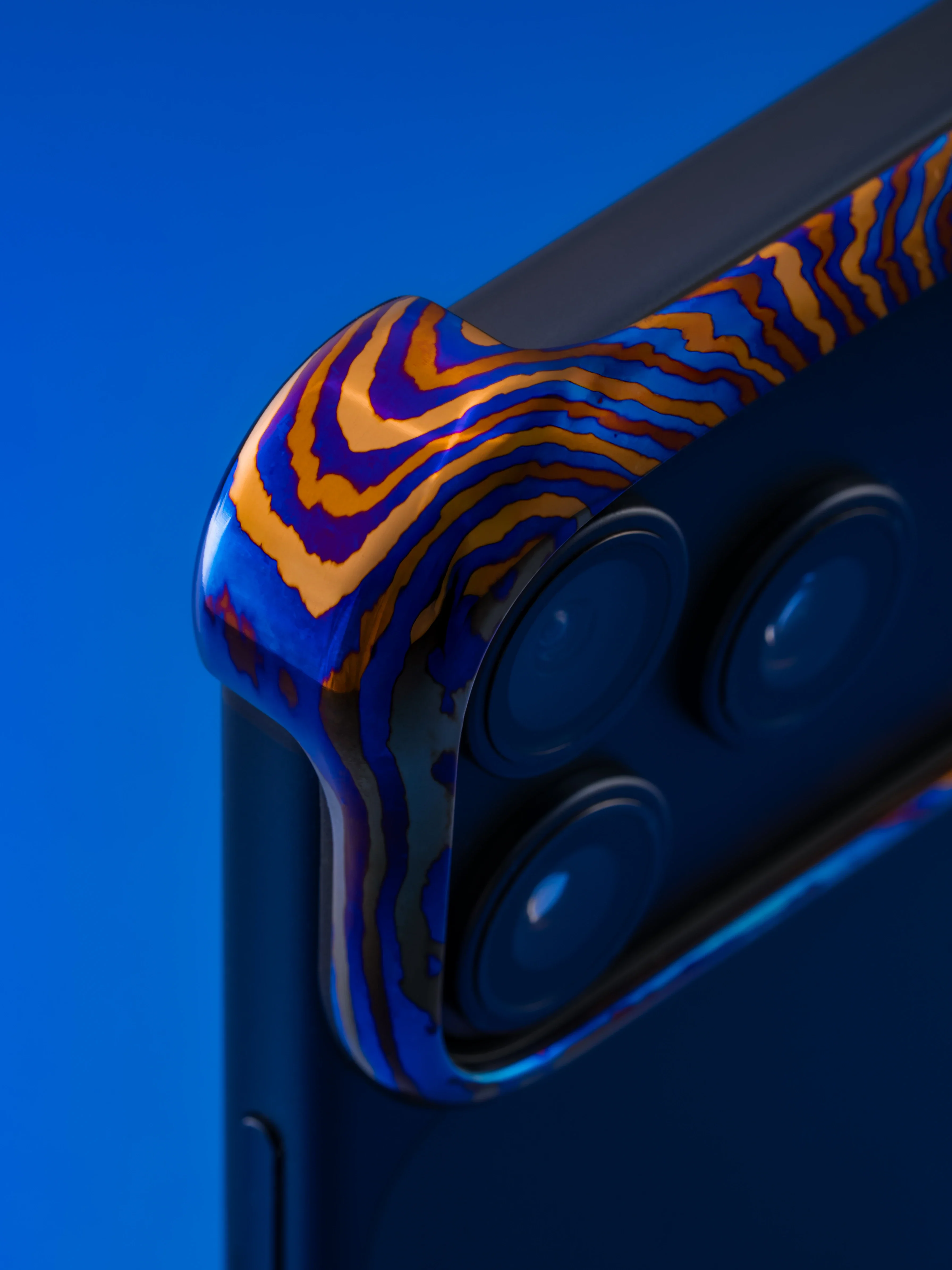 Damascus Opal Arc Pulse for iPhone 17 Pro Max - Image 4
